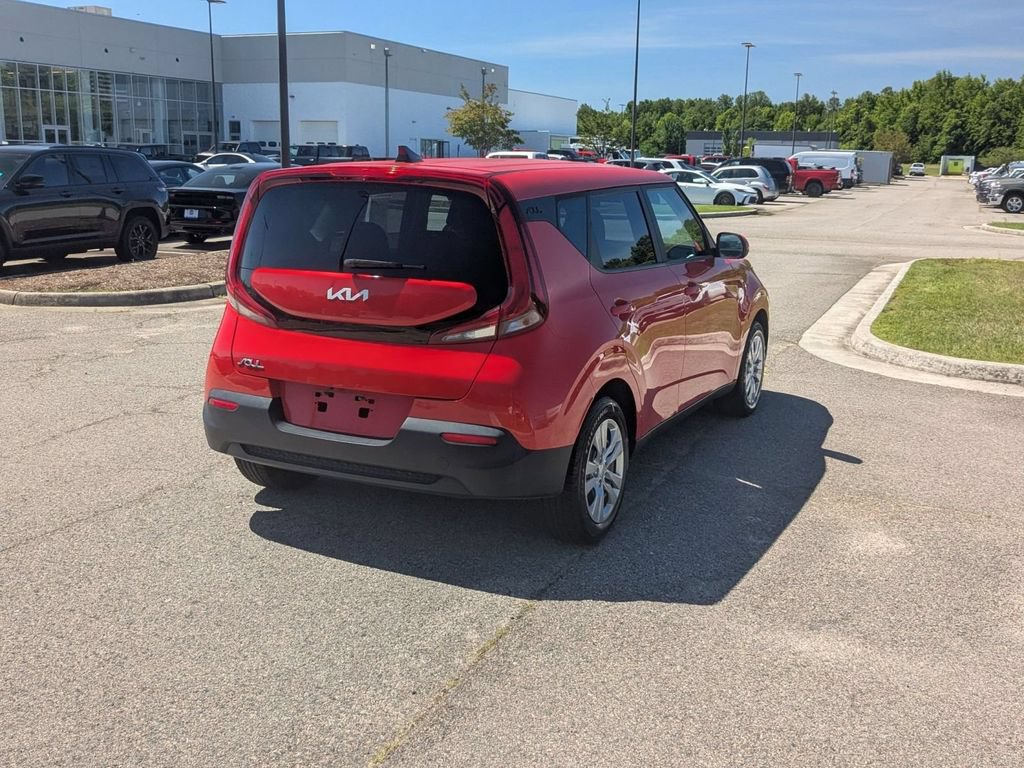 Used 2022 Kia Soul LX FWD image 5