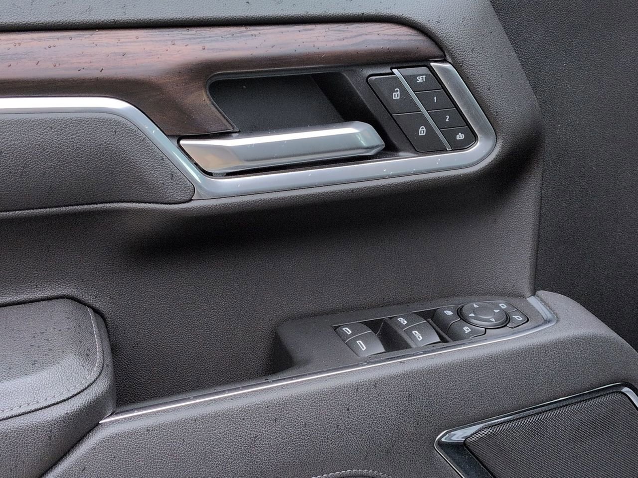 Certified 2026 GMC Sierra 1500 SLT image 9