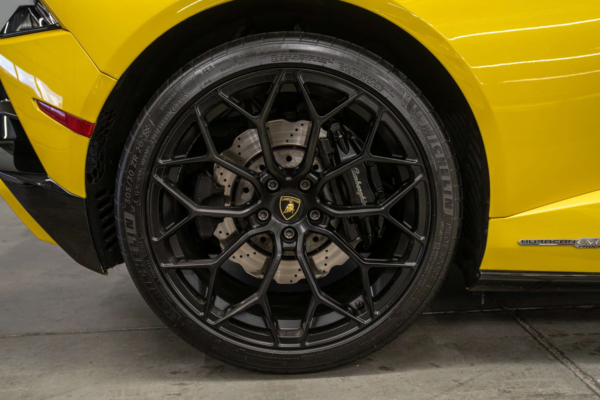 Used 2021 Lamborghini Huracan EVO RWD image 10