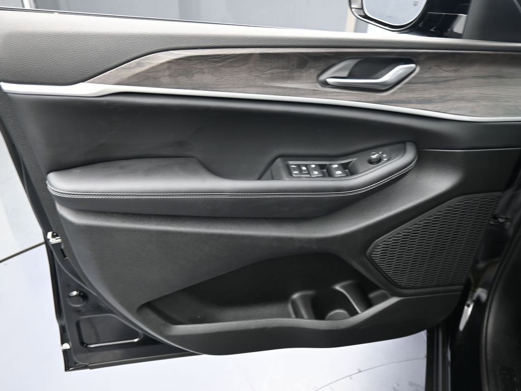New 2026 Jeep Grand Cherokee Altitude RWD image 13