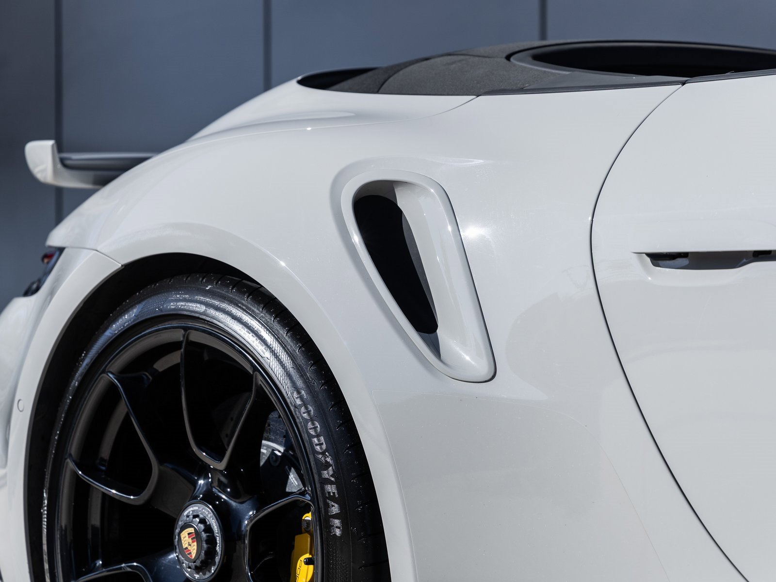 Certified 2022 Porsche 911 Turbo S w/ 911 Turbo Sportdesign Package image 24