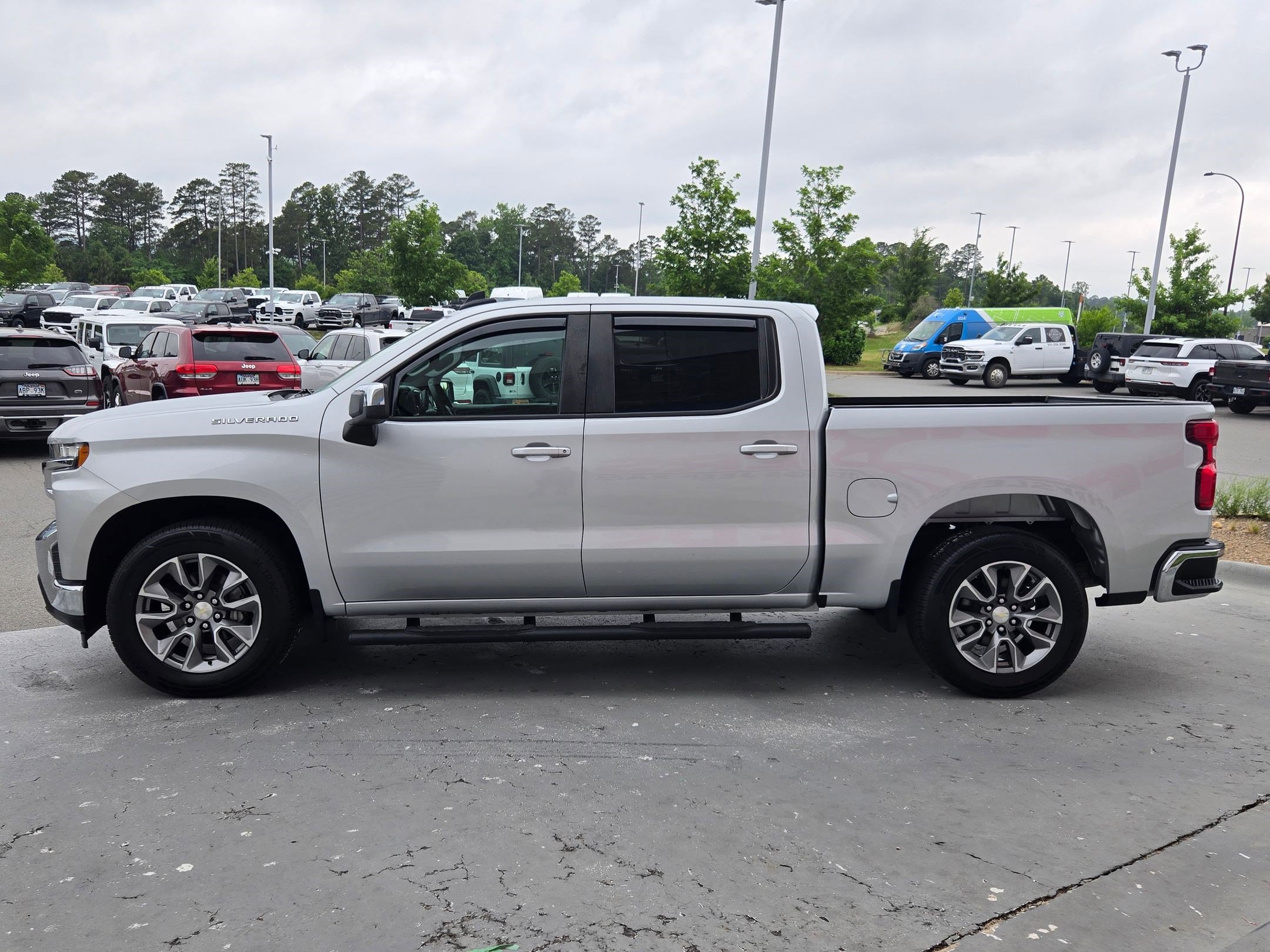 Used 2020 Chevrolet Silverado 1500 LT RWD image 4