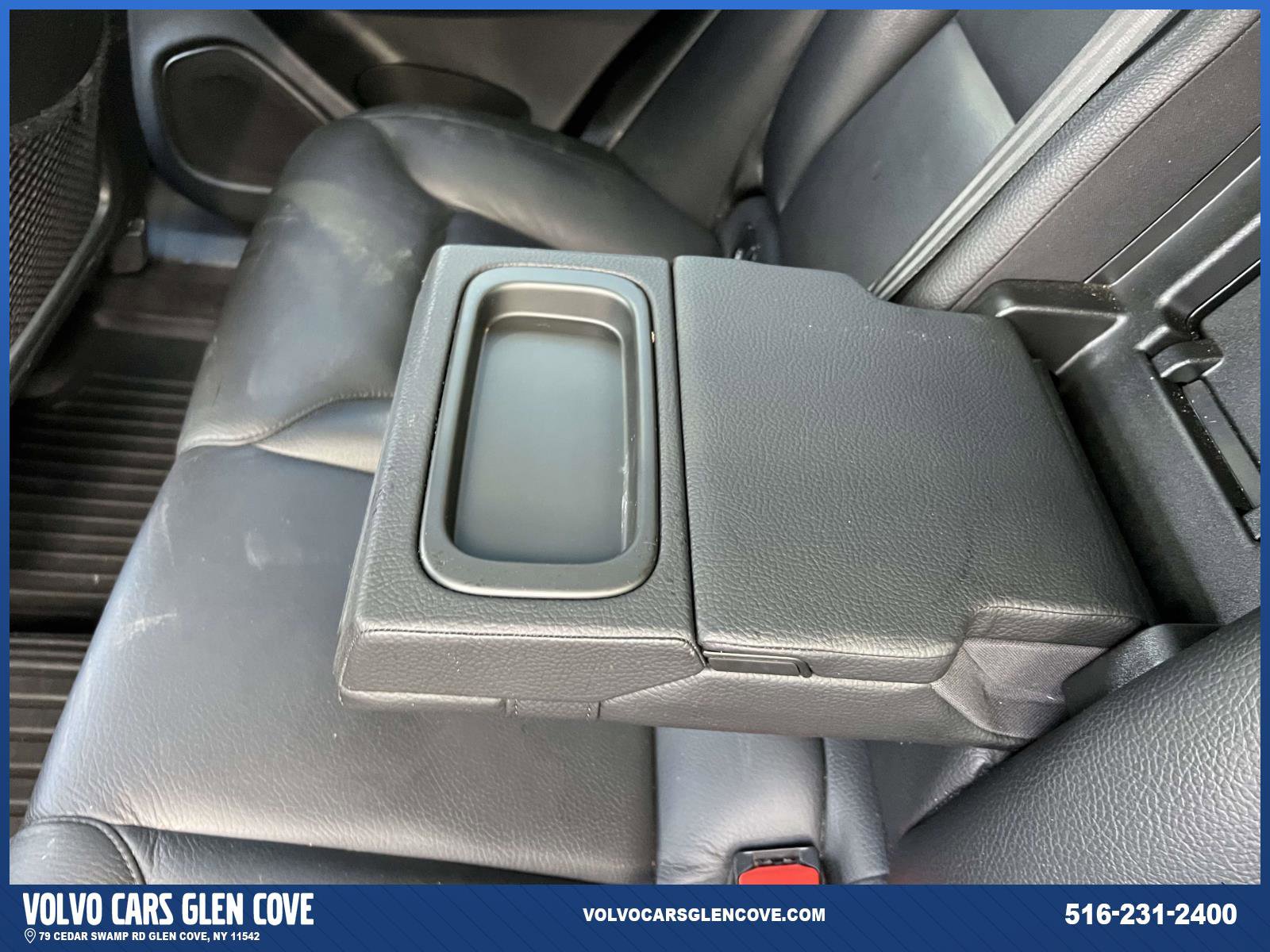 Used 2022 Volvo XC60 B5 Momentum w/ Climate Package image 10