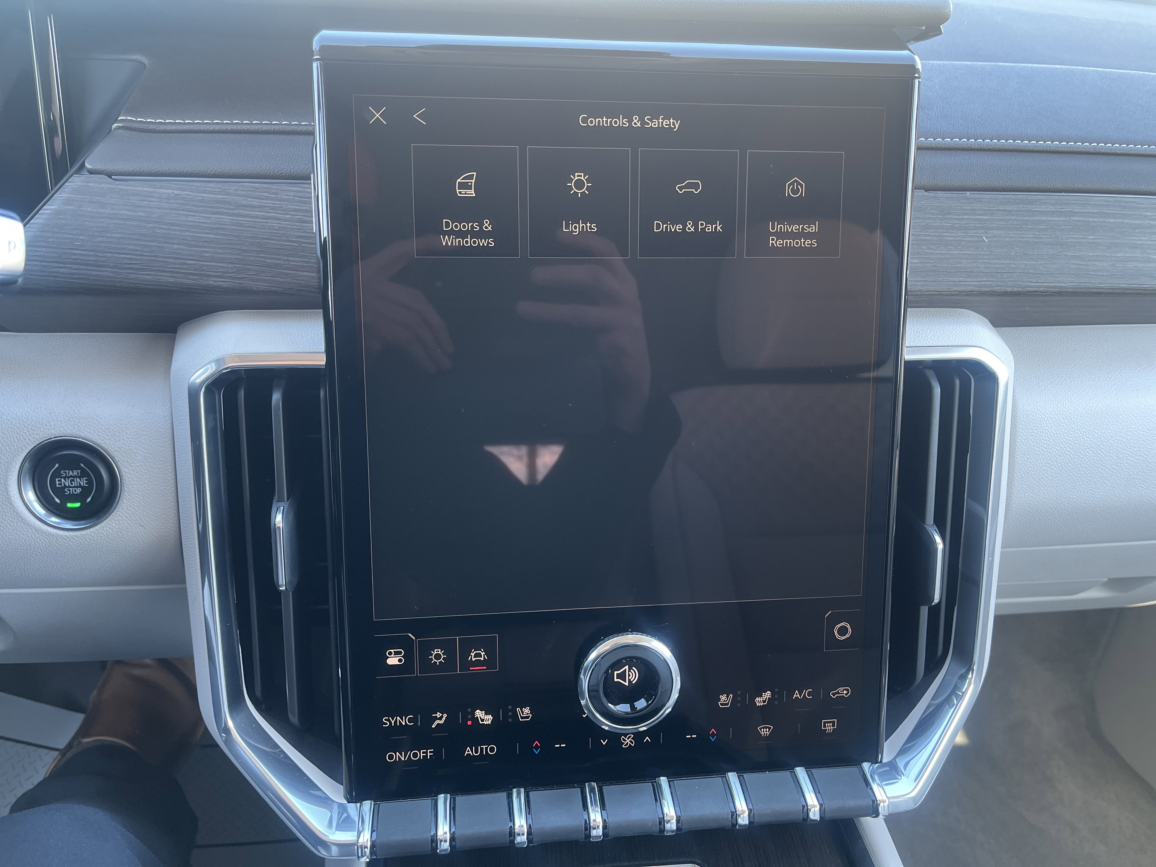 Used 2025 GMC Acadia Denali image 31