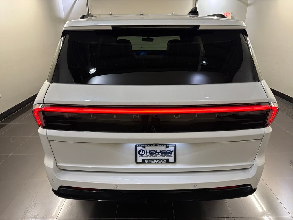 New 2026 Lincoln Navigator Reserve w/ Jet Appearance Package AWD/4WD image 5