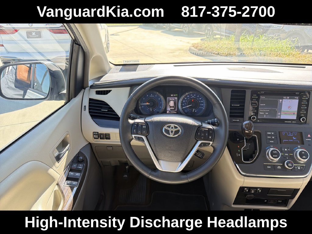 Used 2018 Toyota Sienna XLE Premium FWD image 13