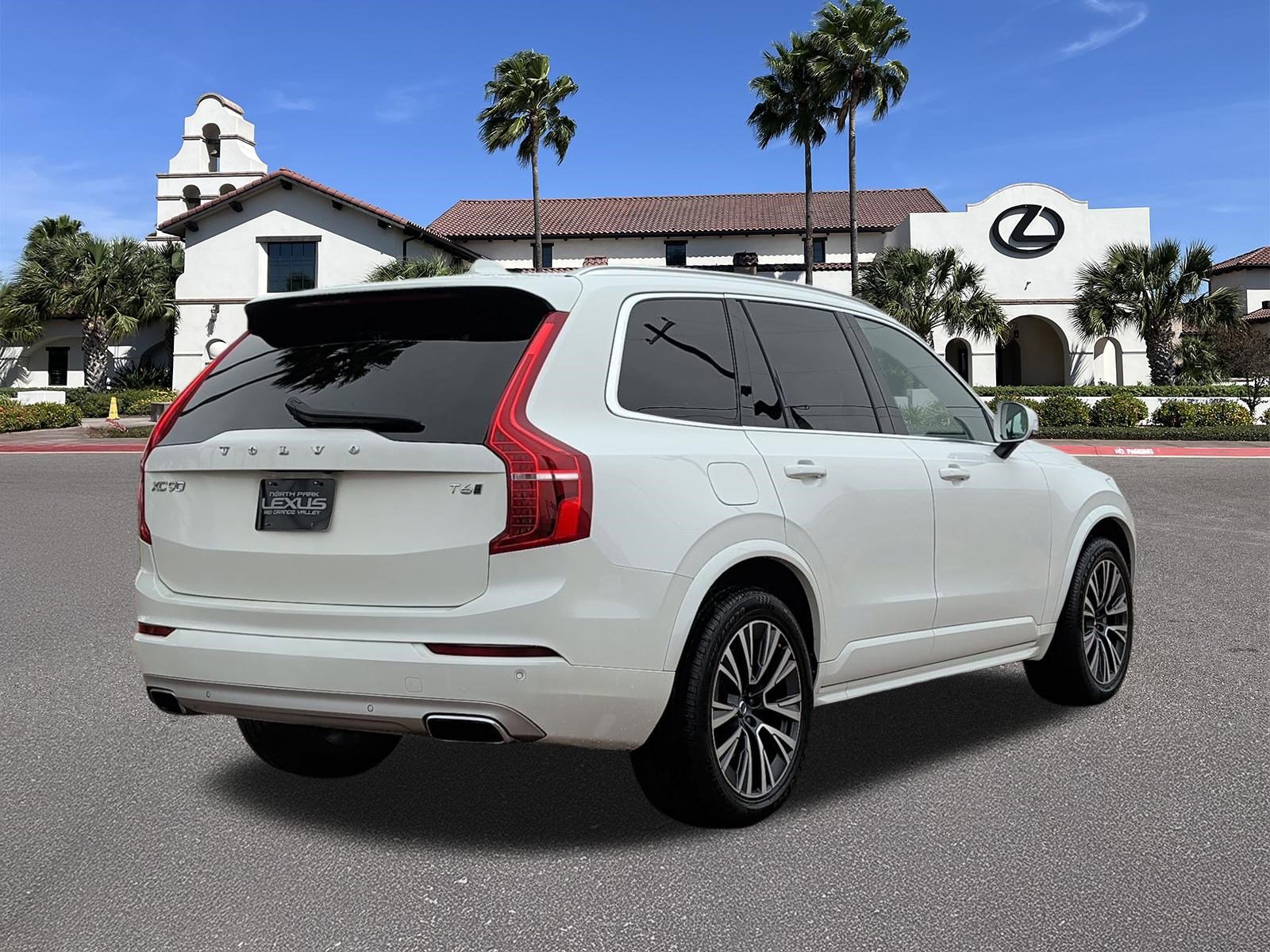 Used 2021 Volvo XC90 T6 Momentum w/ Climate Package AWD/4WD image 2