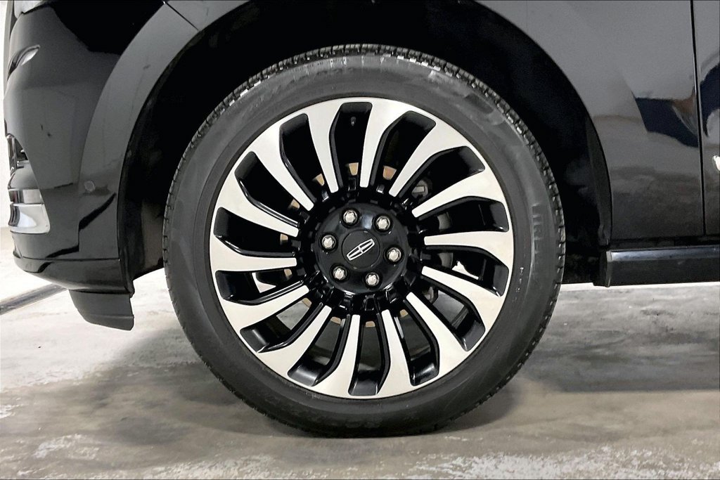 Used 2024 Lincoln Navigator Black Label AWD/4WD image 10