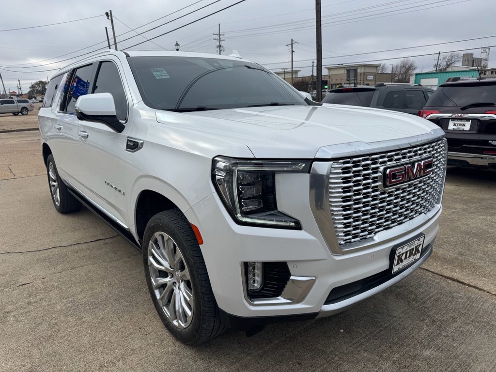 Used 2022 GMC Yukon XL Denali w/ Denali Reserve Package image 6