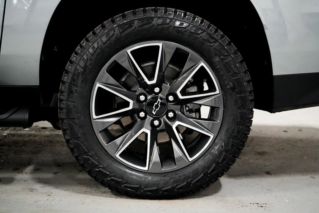 Used 2023 Chevrolet Suburban Z71 image 26