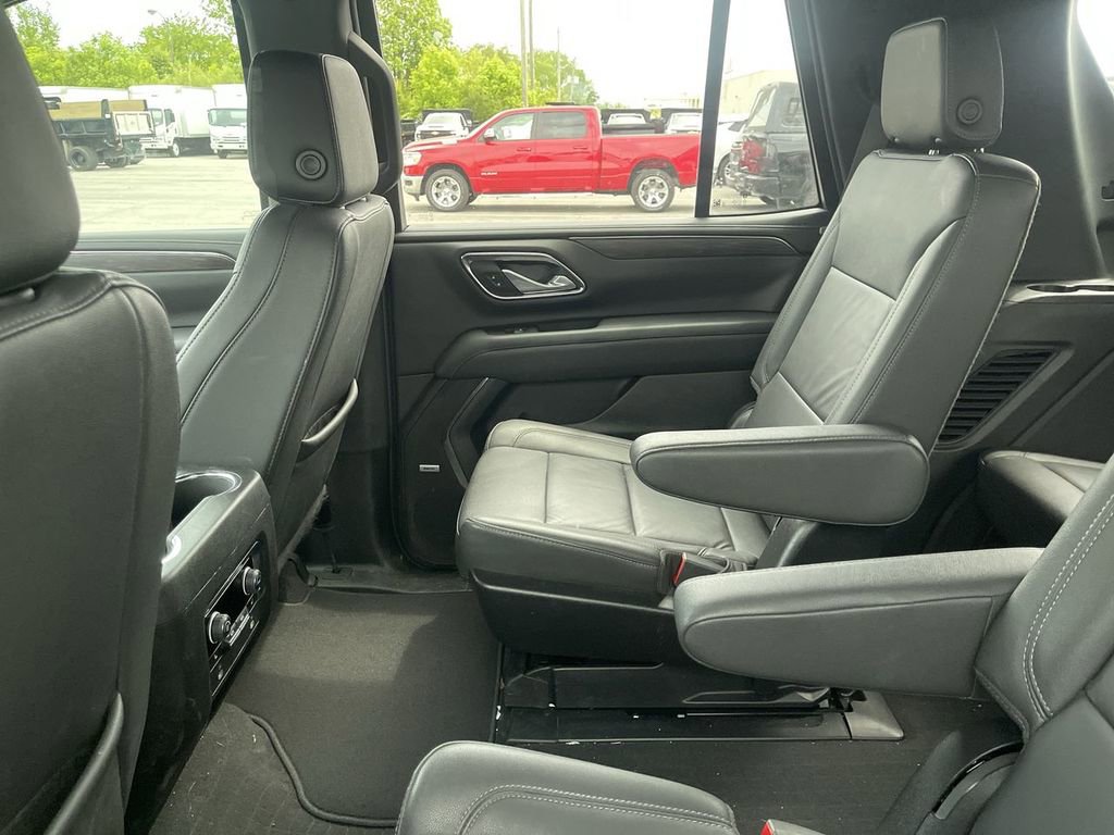 Used 2024 Chevrolet Tahoe LT w/ LT Signature Package AWD/4WD image 5