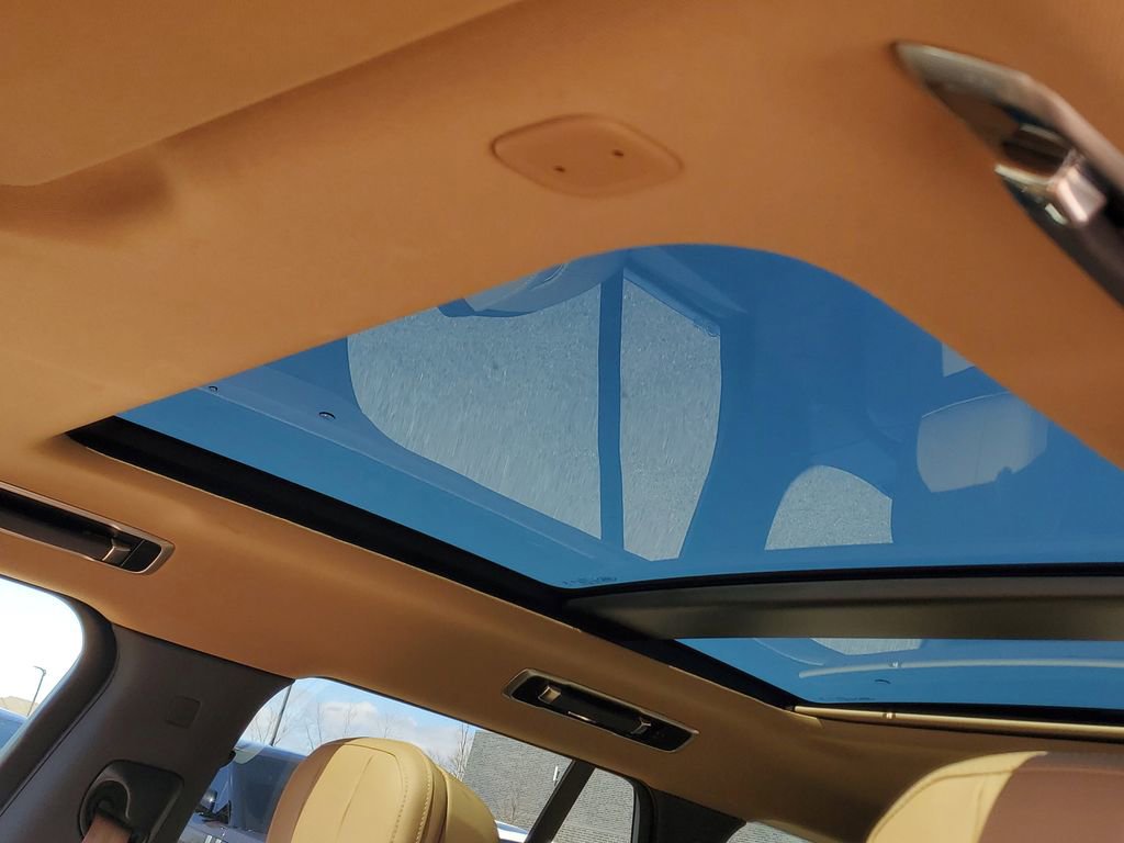 Used 2023 Land Rover Range Rover SE image 9
