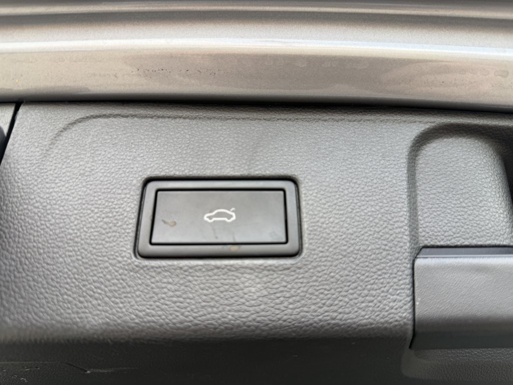 Used 2024 Volkswagen Atlas SEL AWD/4WD image 43