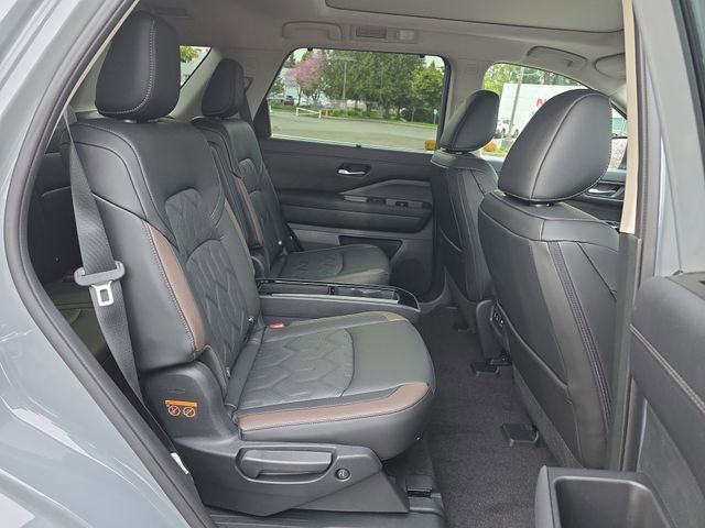 New 2026 Nissan Pathfinder Platinum AWD/4WD image 10