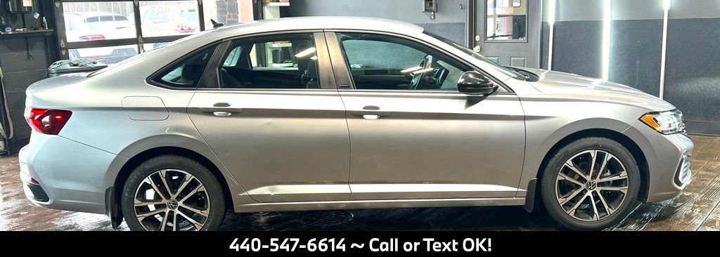 Used 2023 Volkswagen Jetta Sport image 6