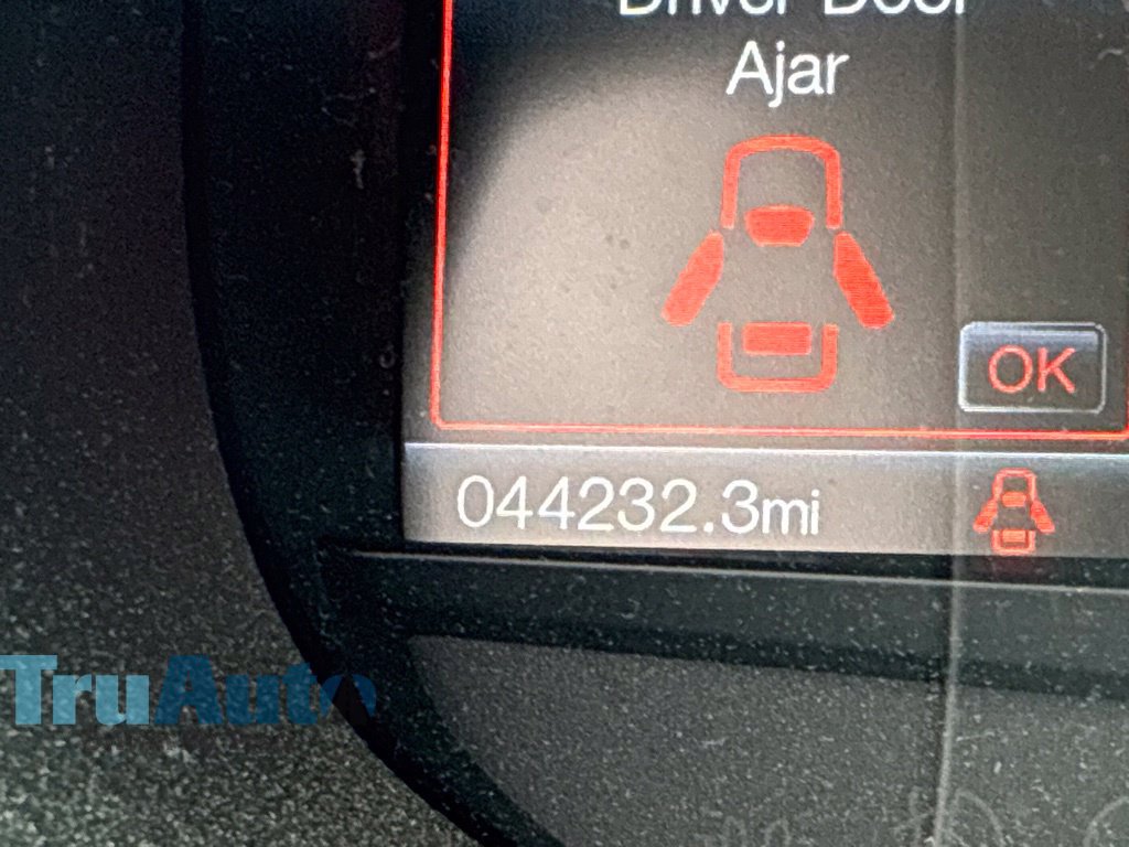 Used 2018 Ford Edge Titanium w/ Equipment Group 301A FWD image 31