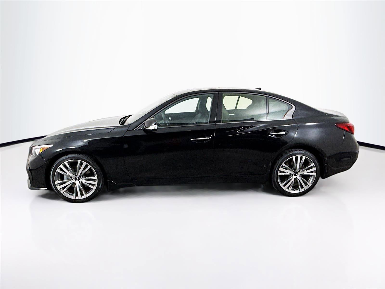 Used 2023 INFINITI Q50 Sensory image 4