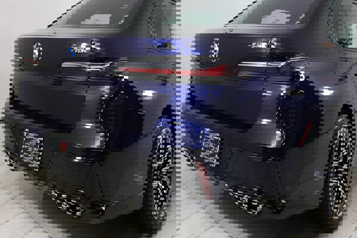 Used 2023 BMW 760i xDrive AWD/4WD image 40