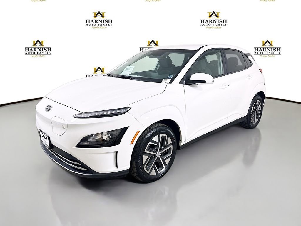 Used 2023 Hyundai Kona SE w/ Cargo Package FWD image 3