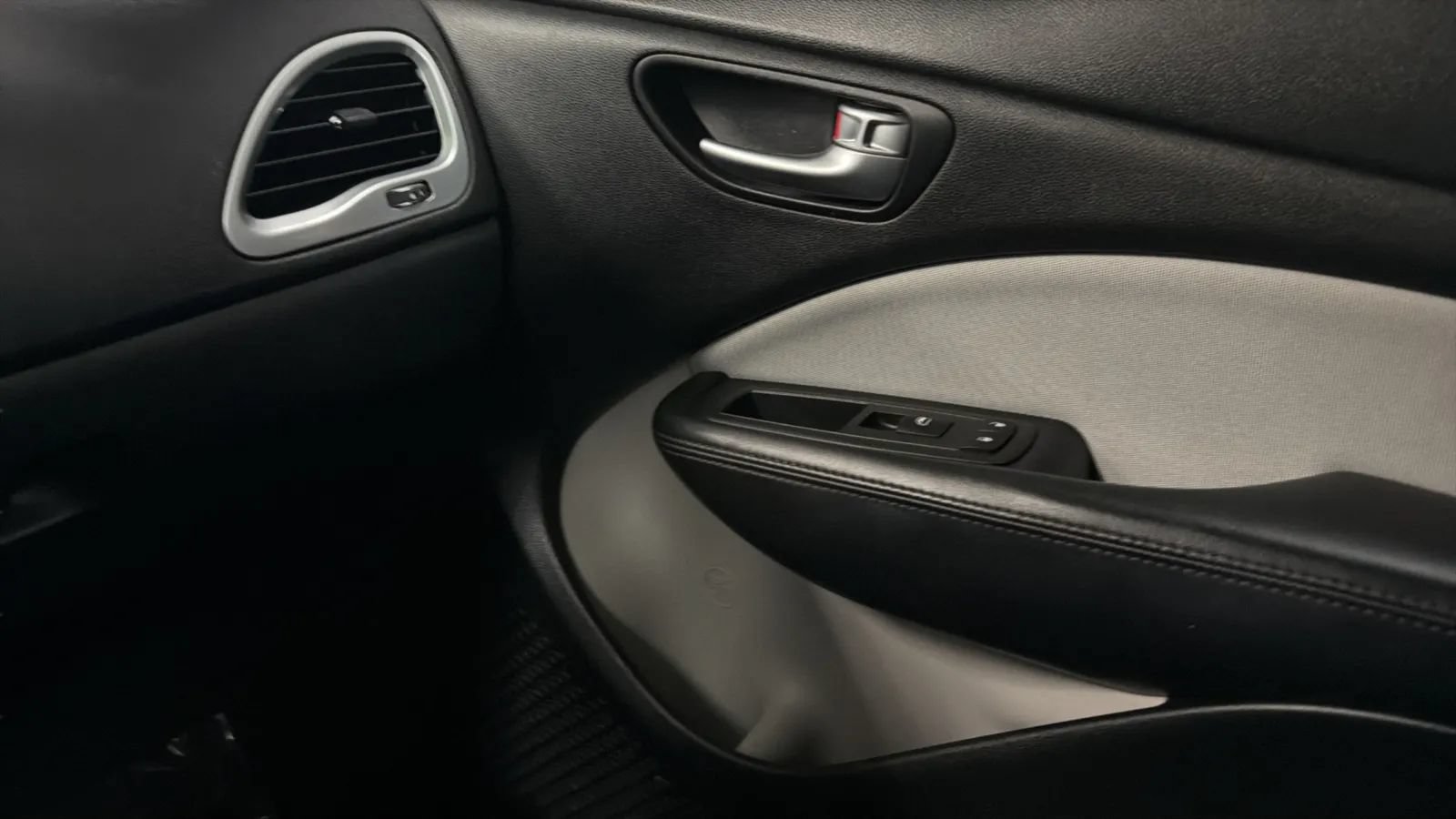 Used 2015 Dodge Dart SXT FWD image 16
