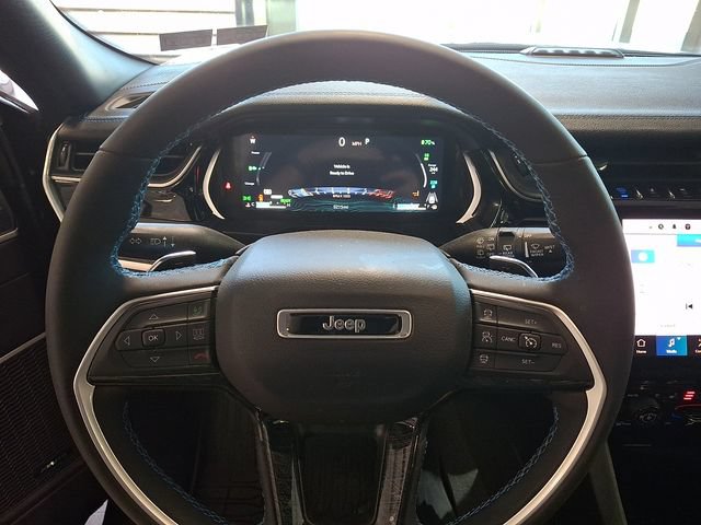 Used 2023 Jeep Grand Cherokee Trailhawk w/ Luxury Tech Group III AWD/4WD image 18