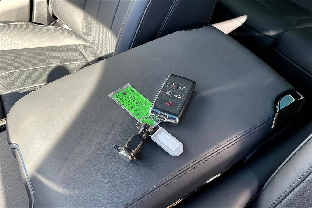 Used 2025 Land Rover Range Rover Sport Dynamic SE image 34