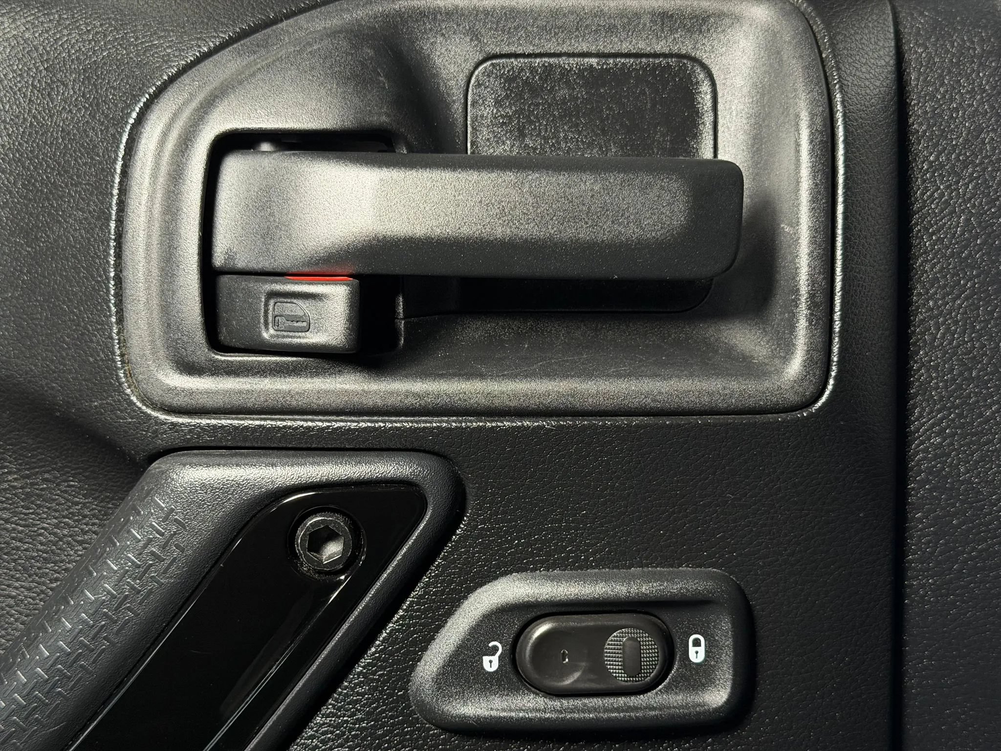 Used 2015 Jeep Wrangler Unlimited Sahara AWD/4WD image 13