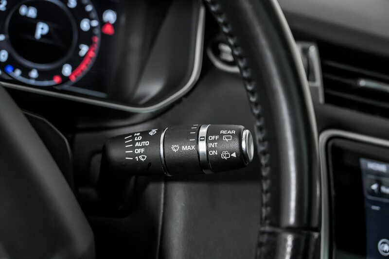 Used 2019 Land Rover Range Rover Sport HSE AWD/4WD image 28