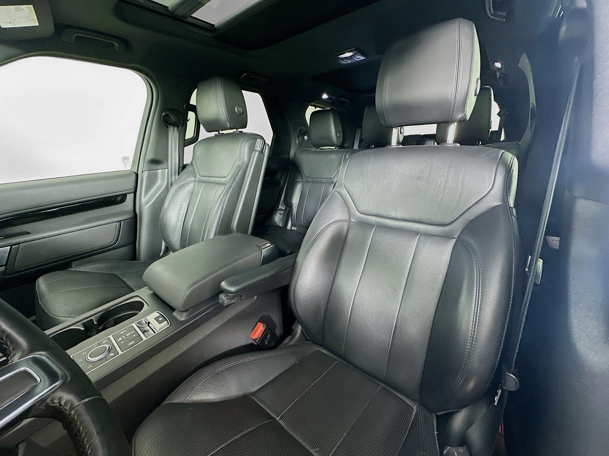 Used 2020 Land Rover Discovery SE image 33