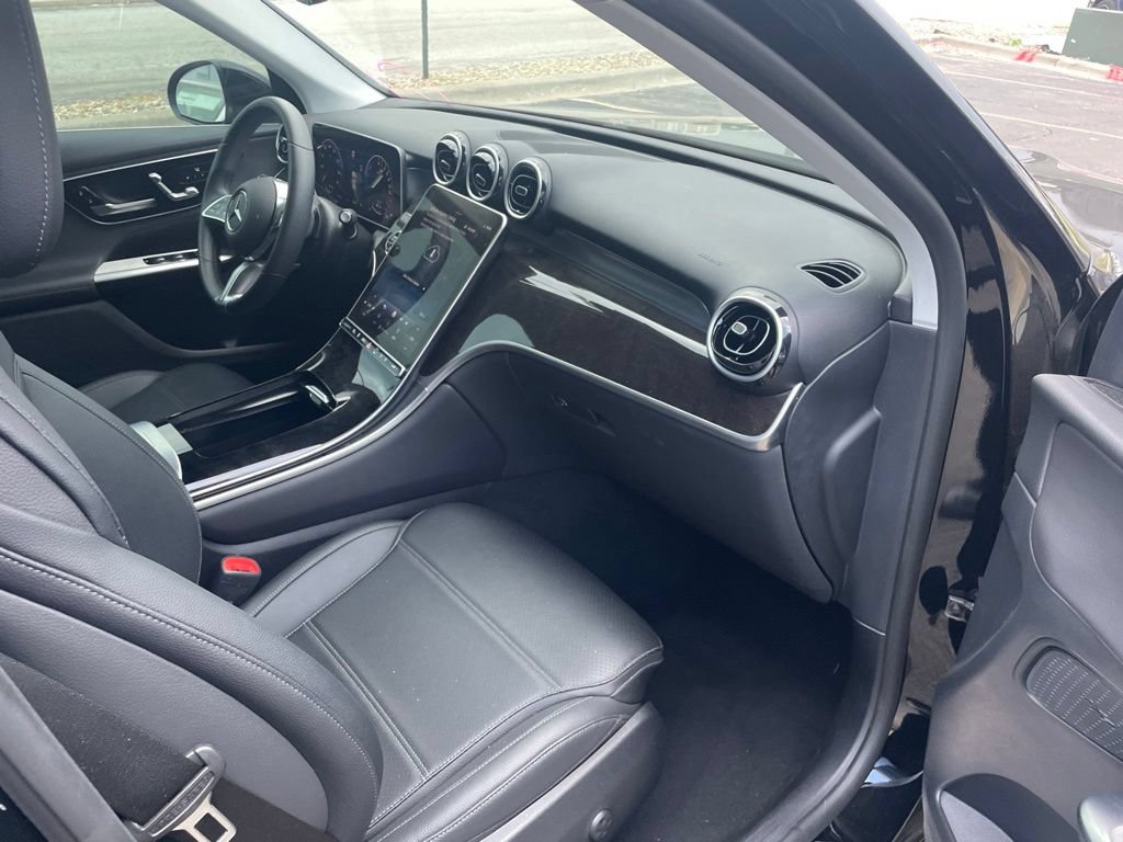 Used 2025 Mercedes-Benz GLC 350e 4MATIC image 9