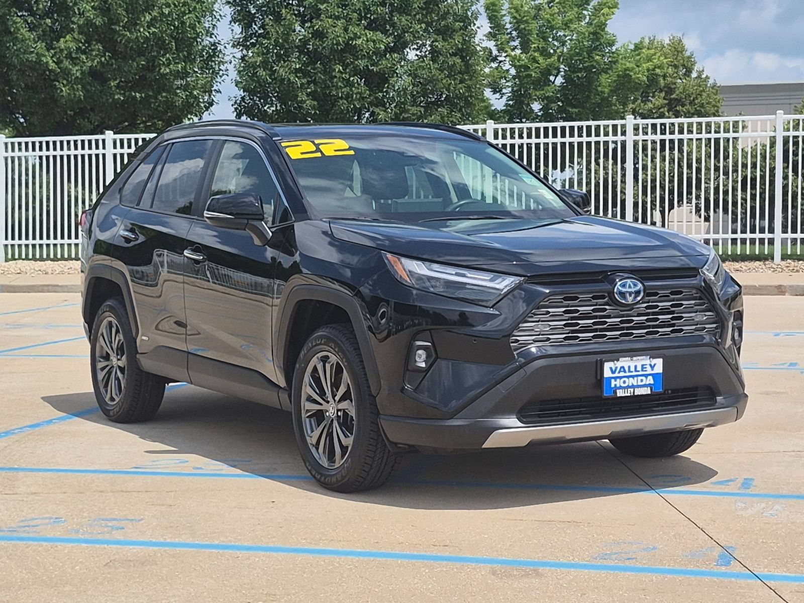 Used 2022 Toyota RAV4 Limited w/ Limited Grade Weather Package AWD/4WD image 4