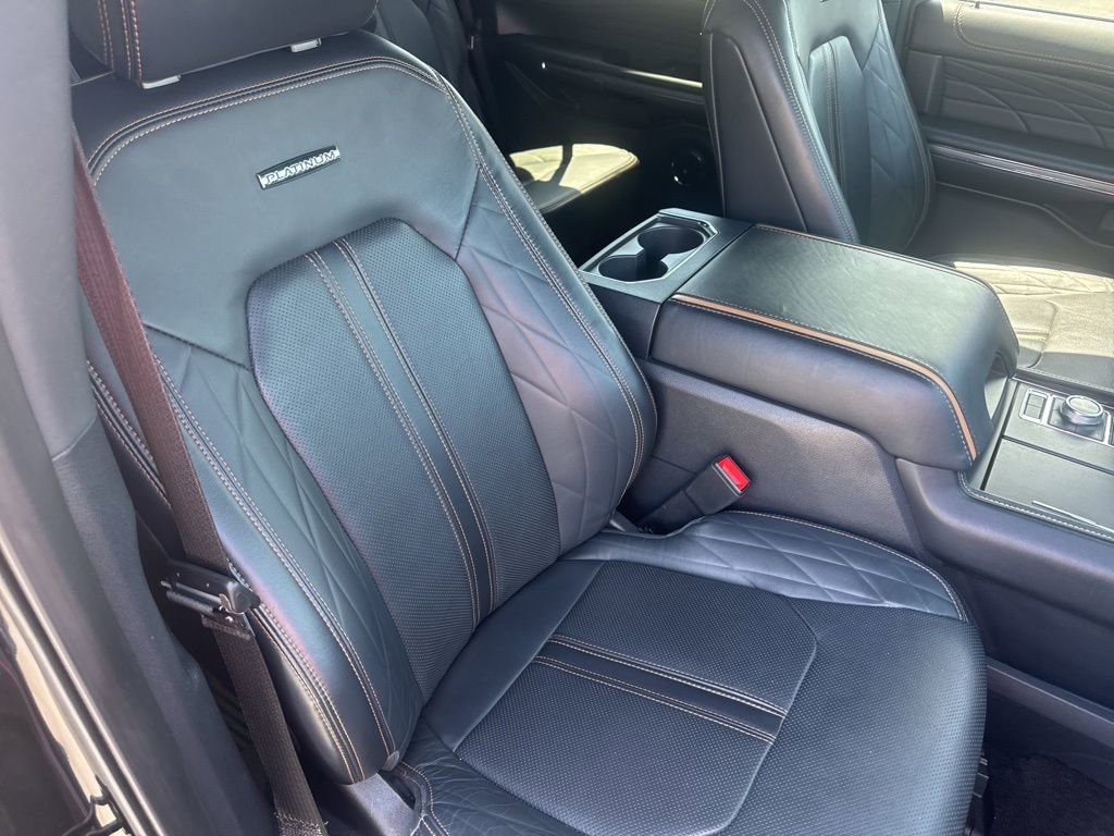 Used 2023 Ford Expedition Platinum image 19