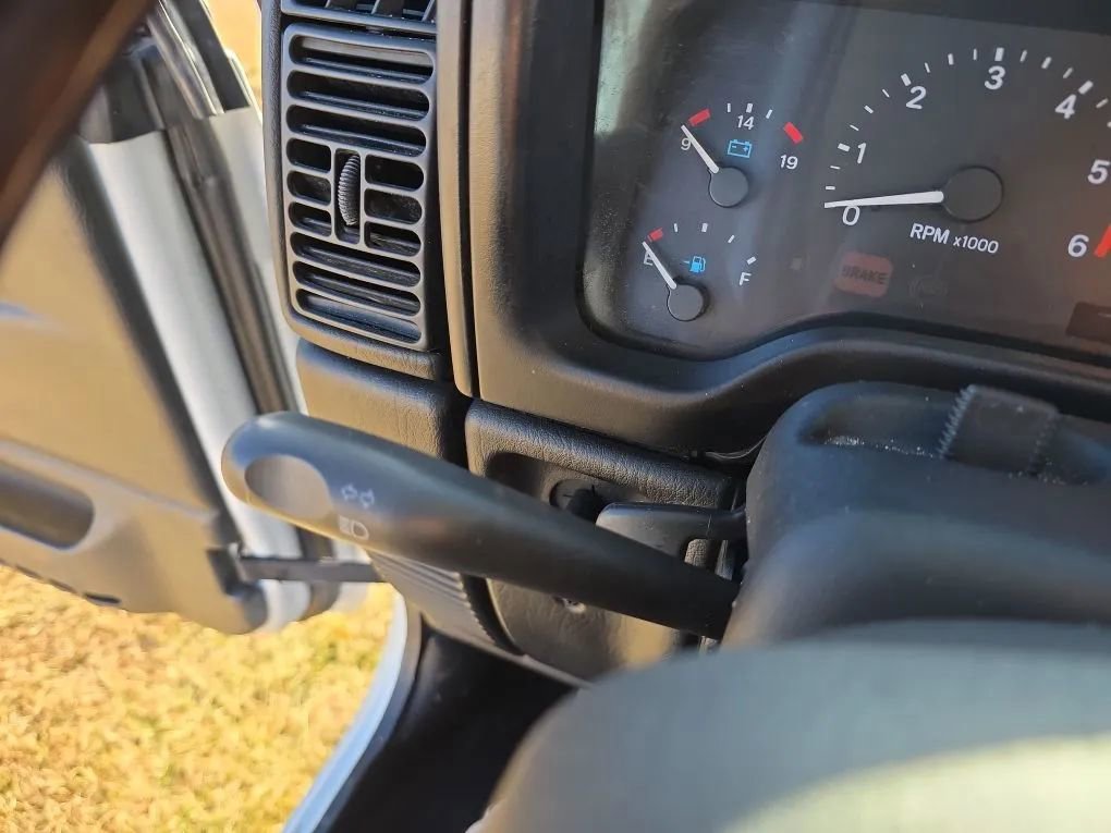 Used 2000 Jeep Wrangler SE image 16