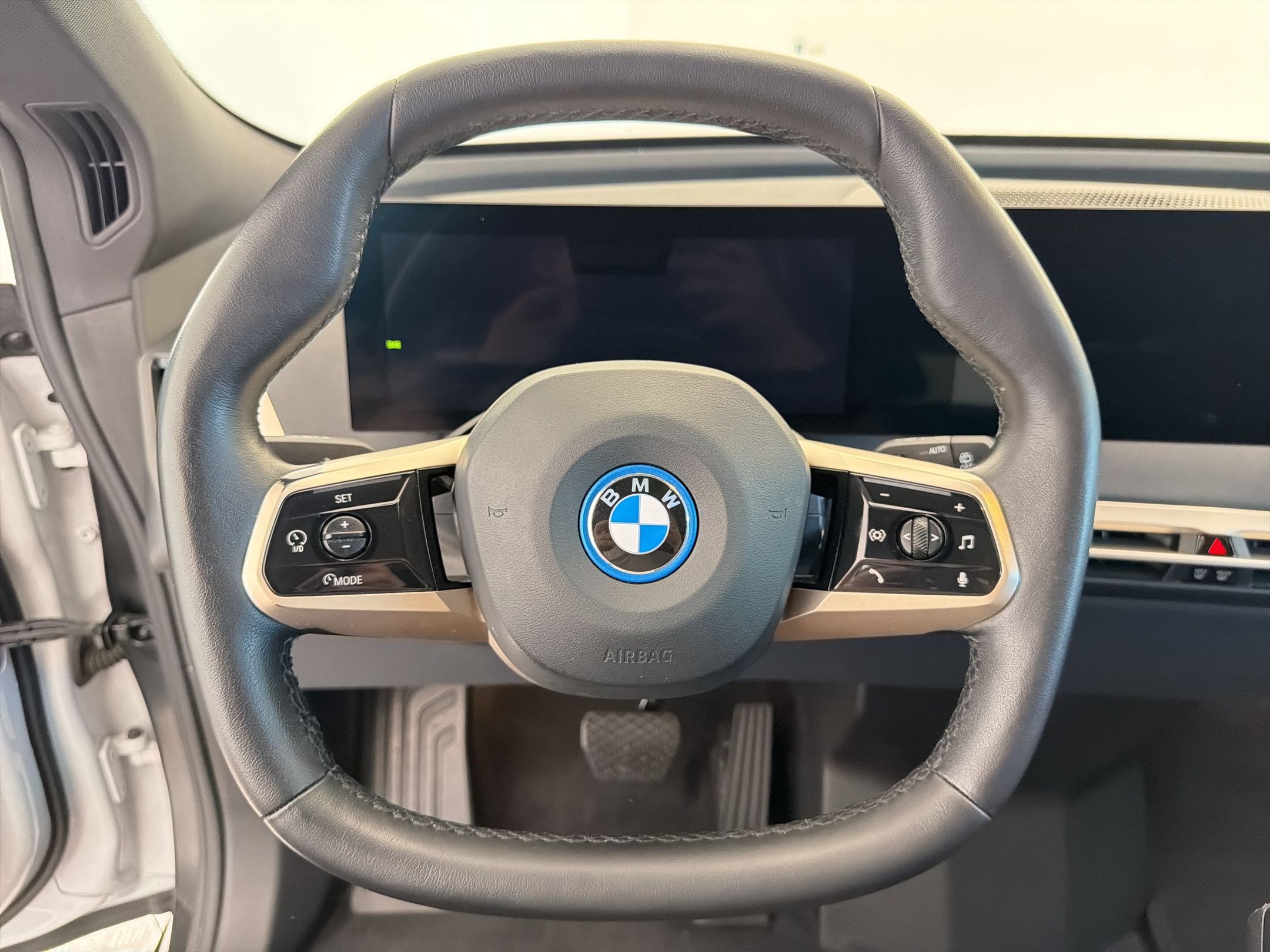 Certified 2024 BMW iX xDrive50 w/ Premium Package AWD/4WD image 18