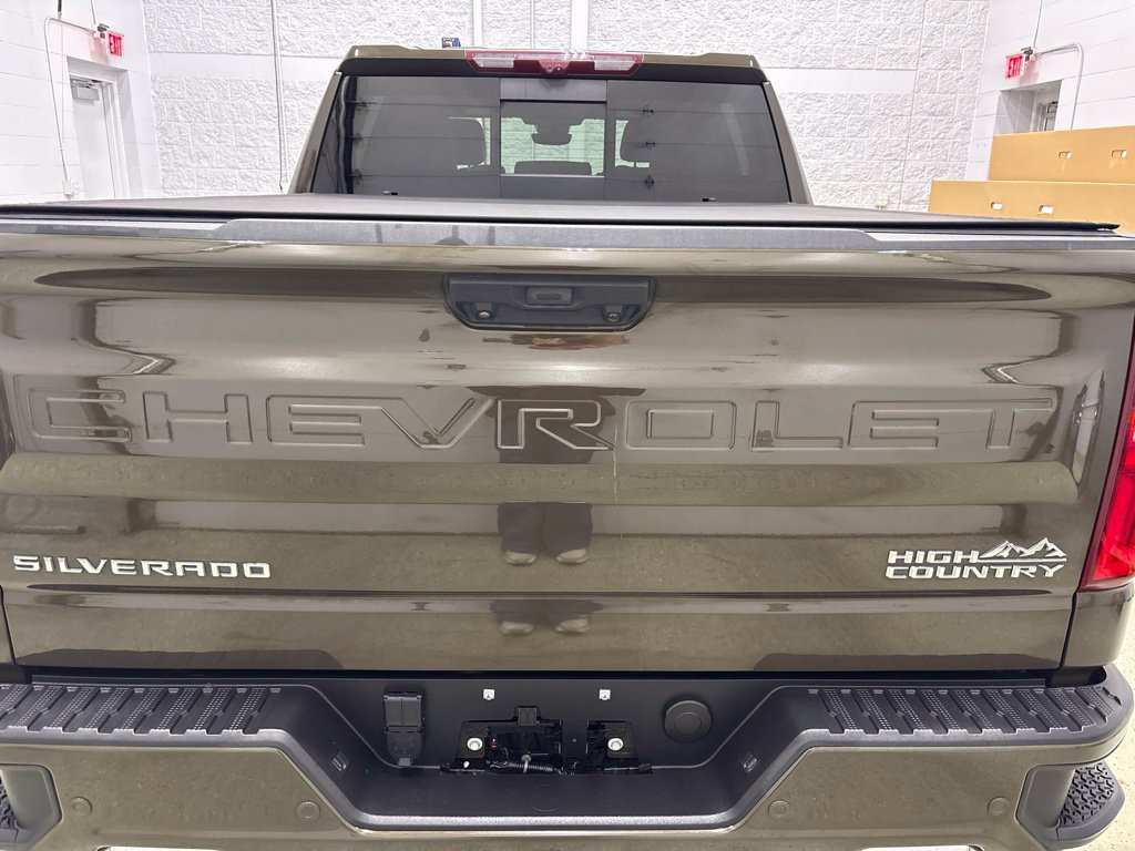 Certified 2023 Chevrolet Silverado 1500 High Country w/ Technology Package AWD/4WD image 5