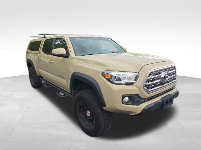 Used 2016 Toyota Tacoma TRD Off-Road AWD/4WD image 10