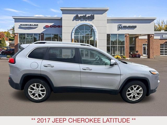 Used 2017 Jeep Cherokee Latitude AWD/4WD image 7