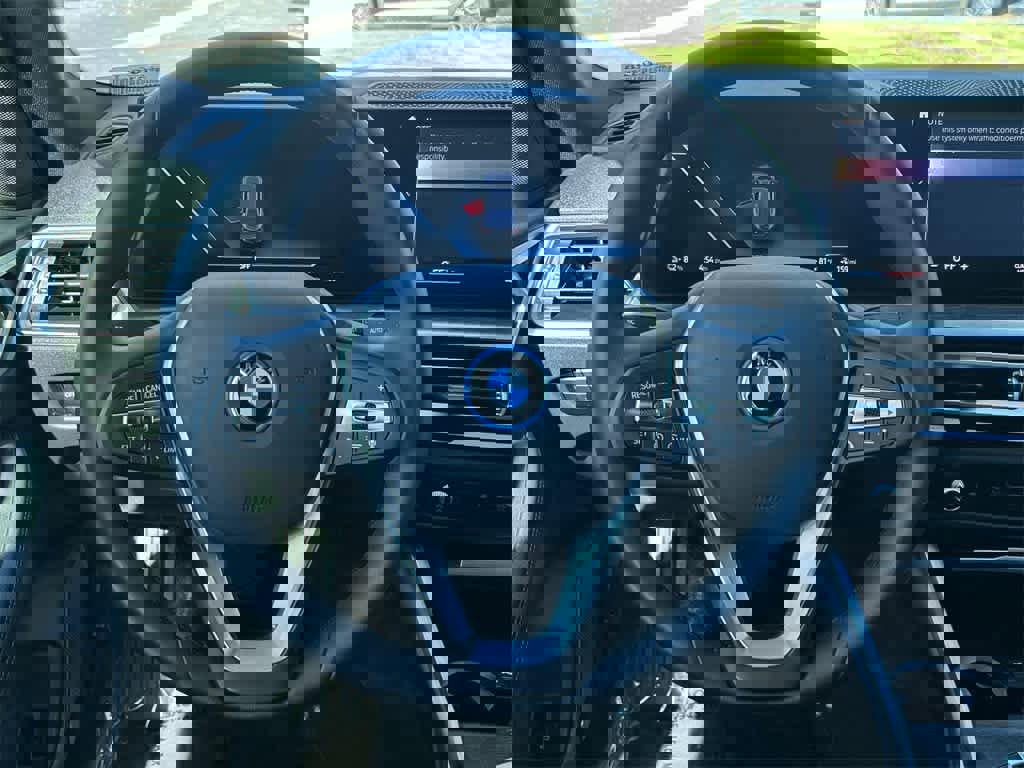 Used 2023 BMW i4 eDrive35 image 21