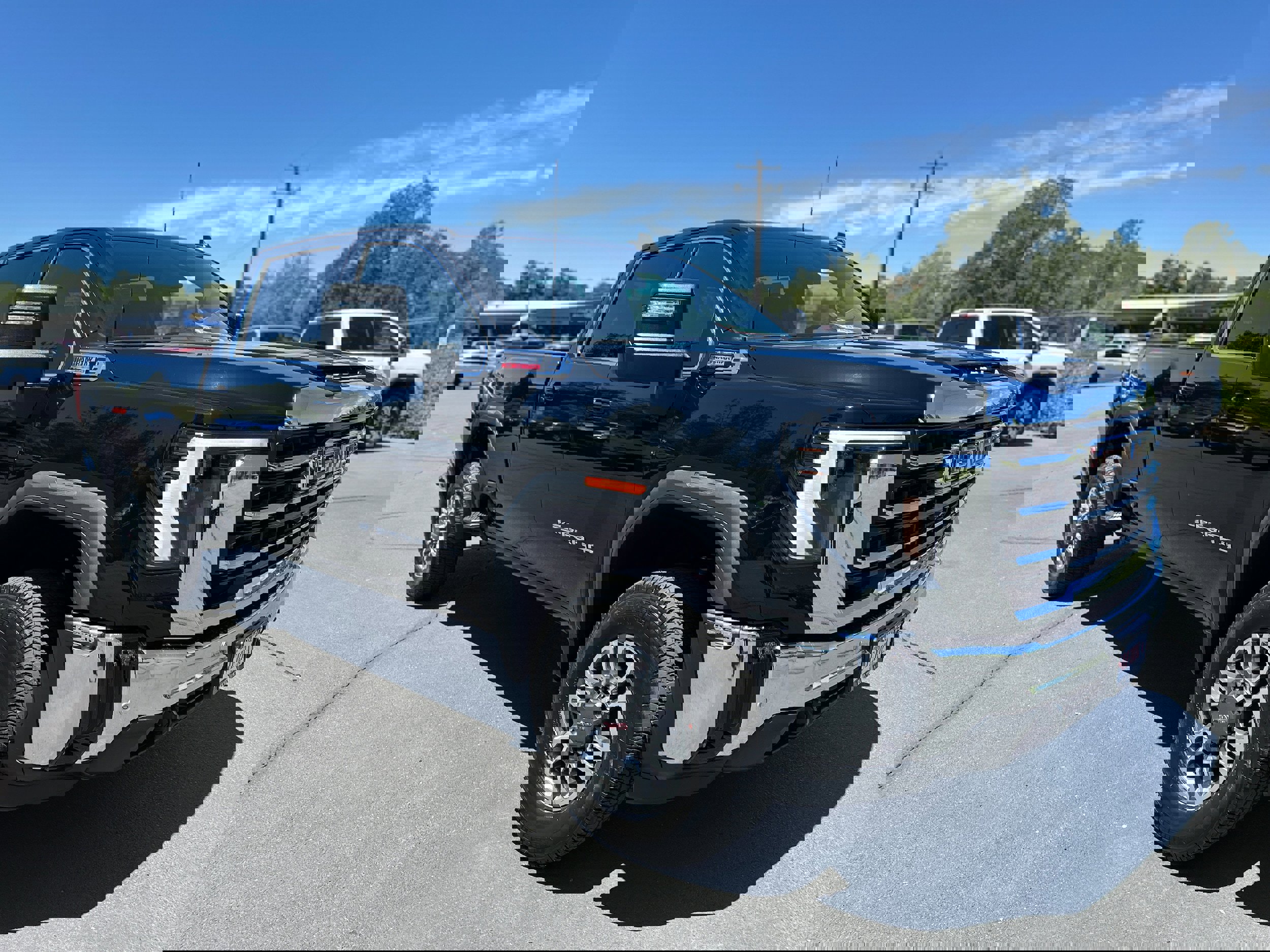 New 2025 GMC Sierra 2500 SLE w/ SLE Value Package; image 3