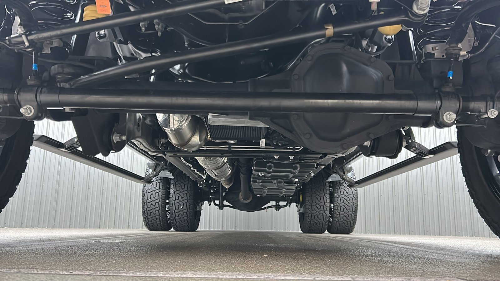 Used 2025 Ford F450 Platinum w/ FX4 Off-Road Package image 20