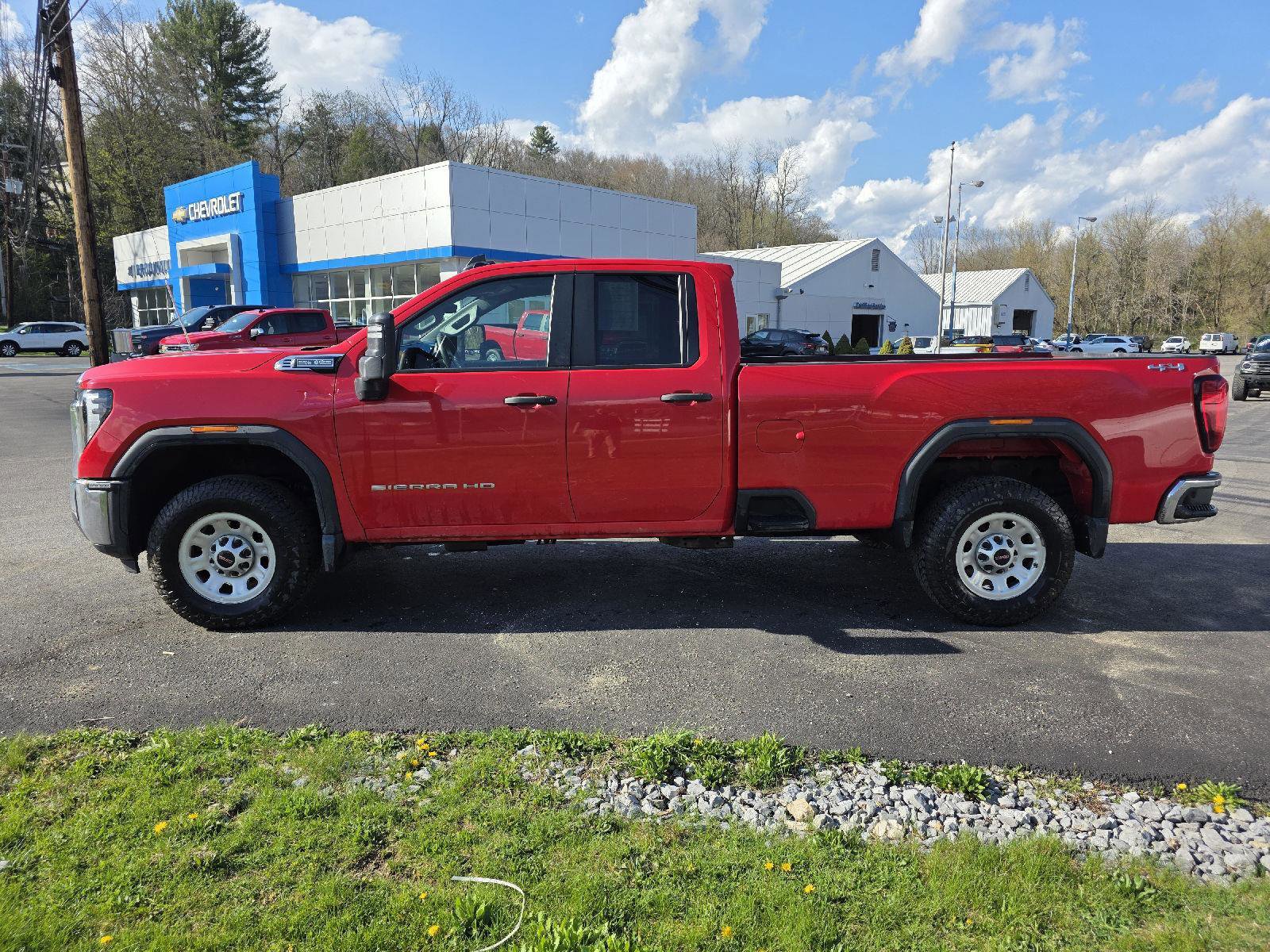 Used 2024 GMC Sierra 2500 Pro w/ Convenience Package AWD/4WD image 4