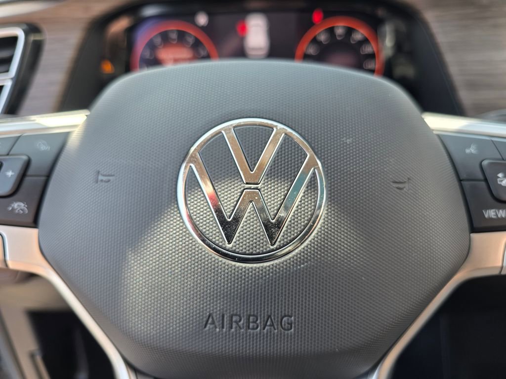 Used 2025 Volkswagen Atlas SEL Premium R-Line image 31