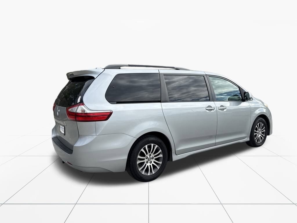 Used 2019 Toyota Sienna XLE image 9