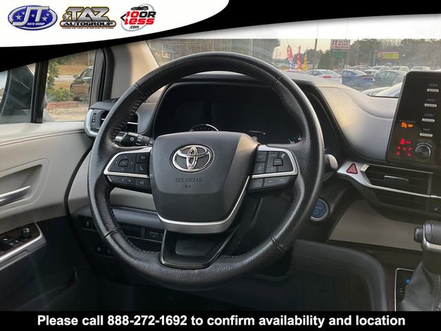 Used 2022 Toyota Sienna XLE image 18