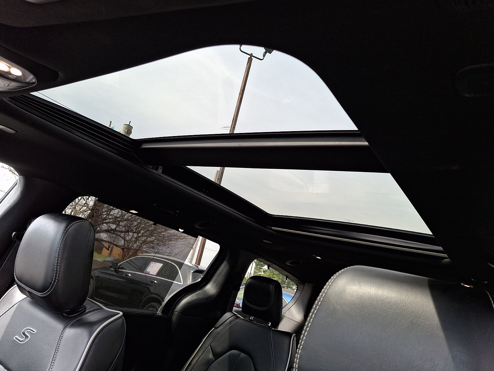 Used 2025 Chrysler Pacifica Limited FWD image 15