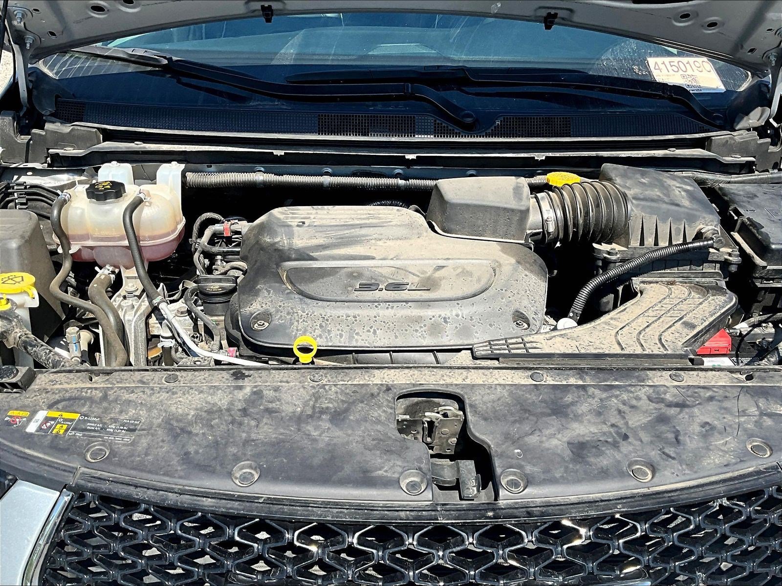 Used 2023 Chrysler Pacifica Limited FWD image 30