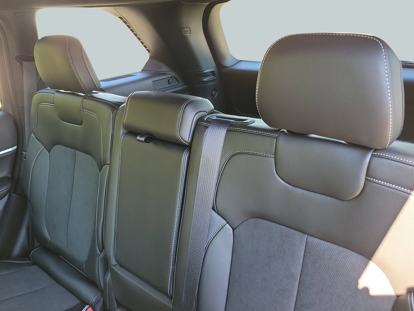 New 2027 Jeep Grand Cherokee Altitude RWD image 28