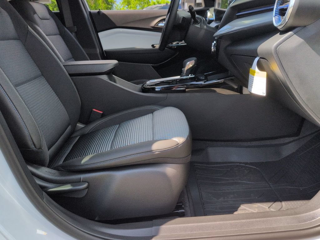 New 2026 Chevrolet Trax LT w/ Driver Confidence Package FWD image 25