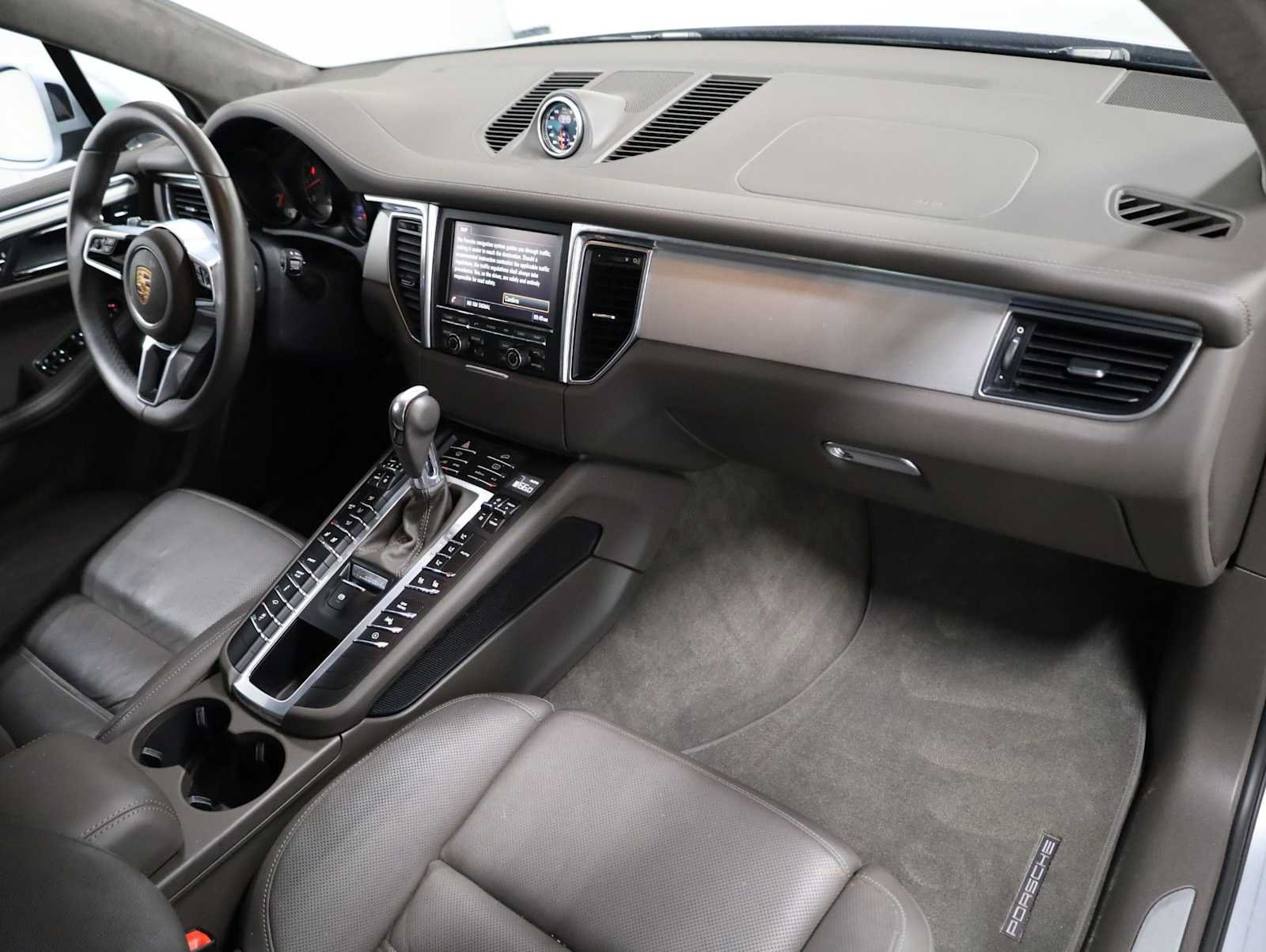 Used 2015 Porsche Macan Turbo AWD/4WD image 6