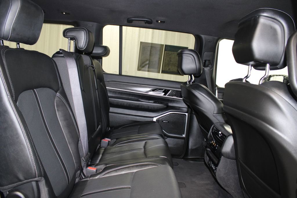 Used 2023 Jeep Wagoneer L Series III w/ Preferred Equipment Group AWD/4WD image 34